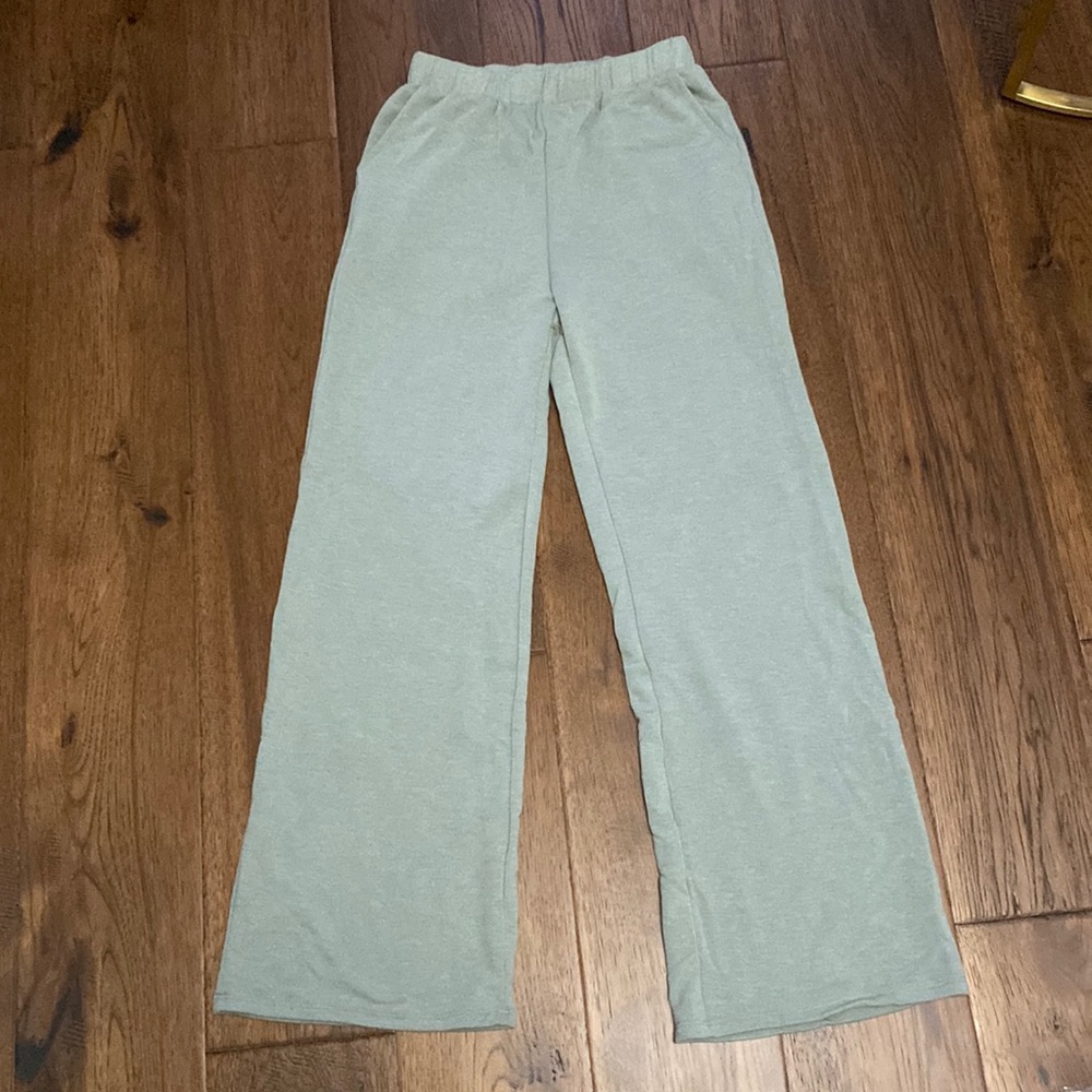 Know one cares lounge pant. BNWT